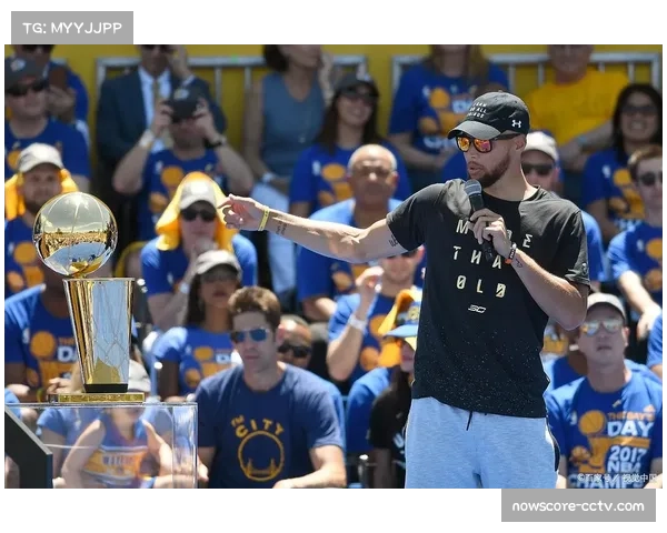 库里闪耀全场勇士主场大胜快船展现卫冕冠军统治力