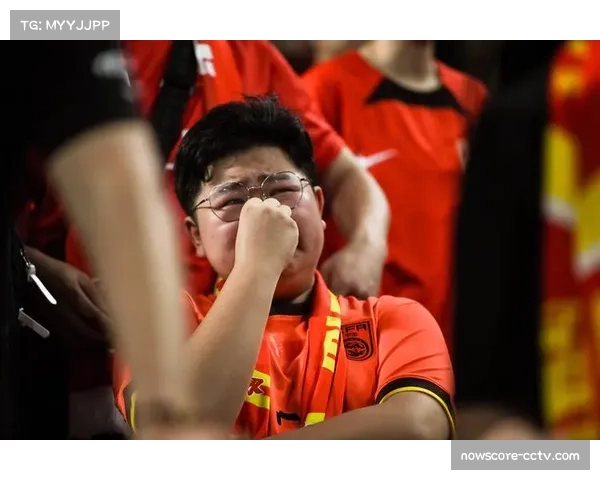 U23国足创历史获亚洲杯亚军，首都机场众多球迷热情接机