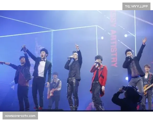 选秀大会现场：冉珂嘉接到亚特兰大梦想选中电话瞬间